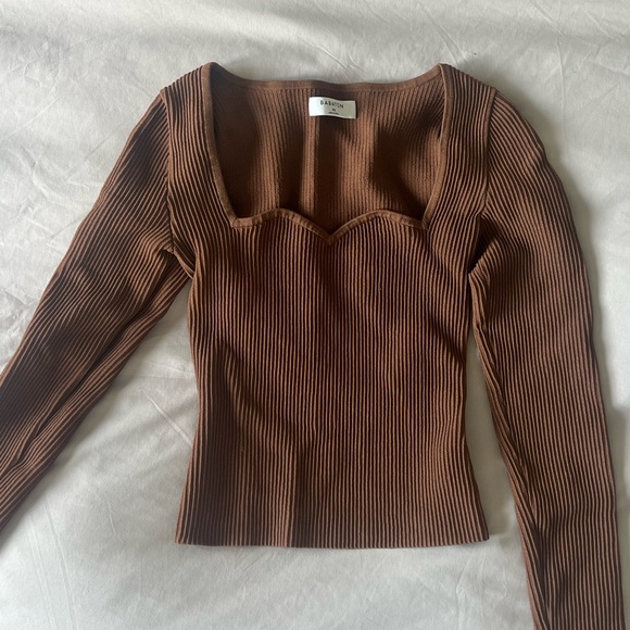 ❌sold Aritzia Babaton Sculpt Knit Longsleeve Size XS Epicurean brown - Picture 3 of 7